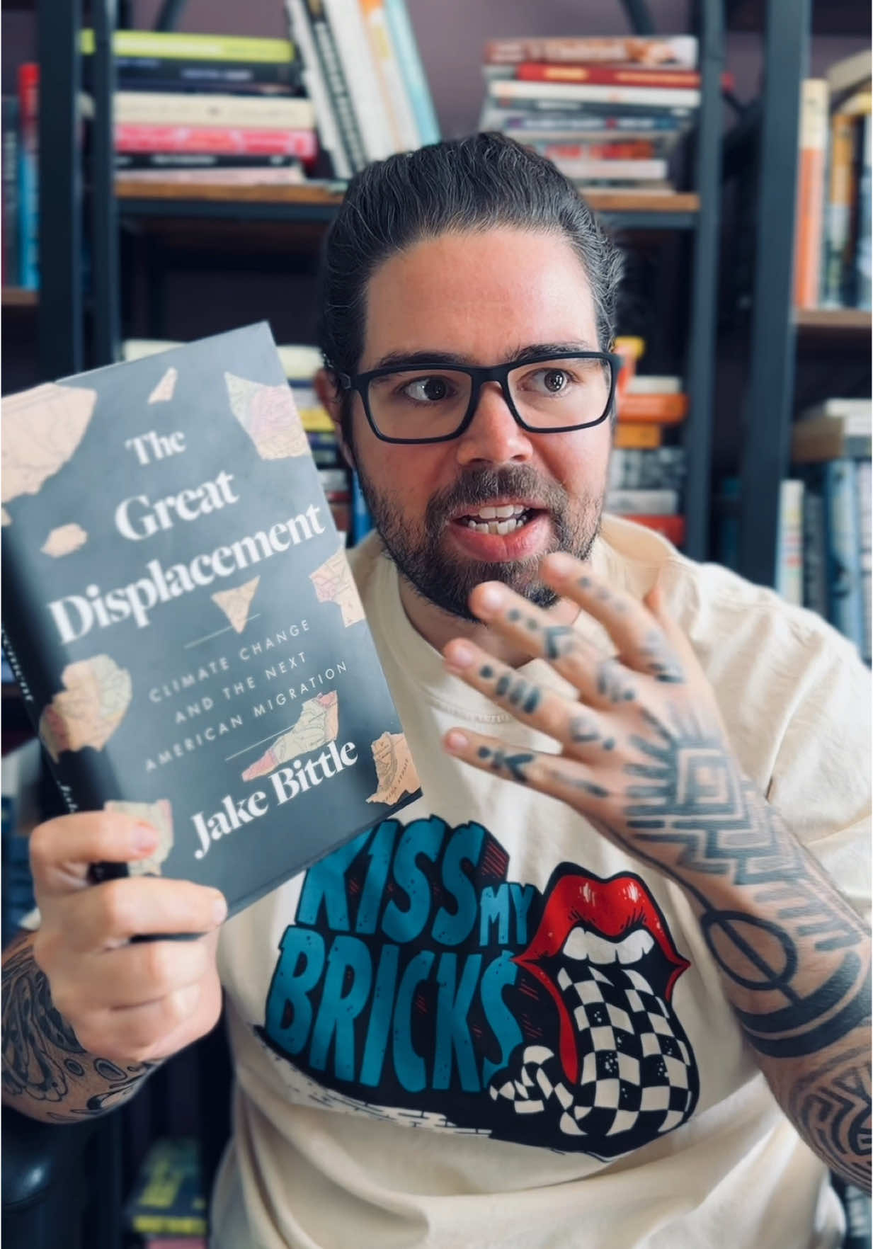 Can you tell I think about the “where would you start a commune” question a lot? #BookTok #nonfictionbooks #nonfictionbooktok #nonfiction 
