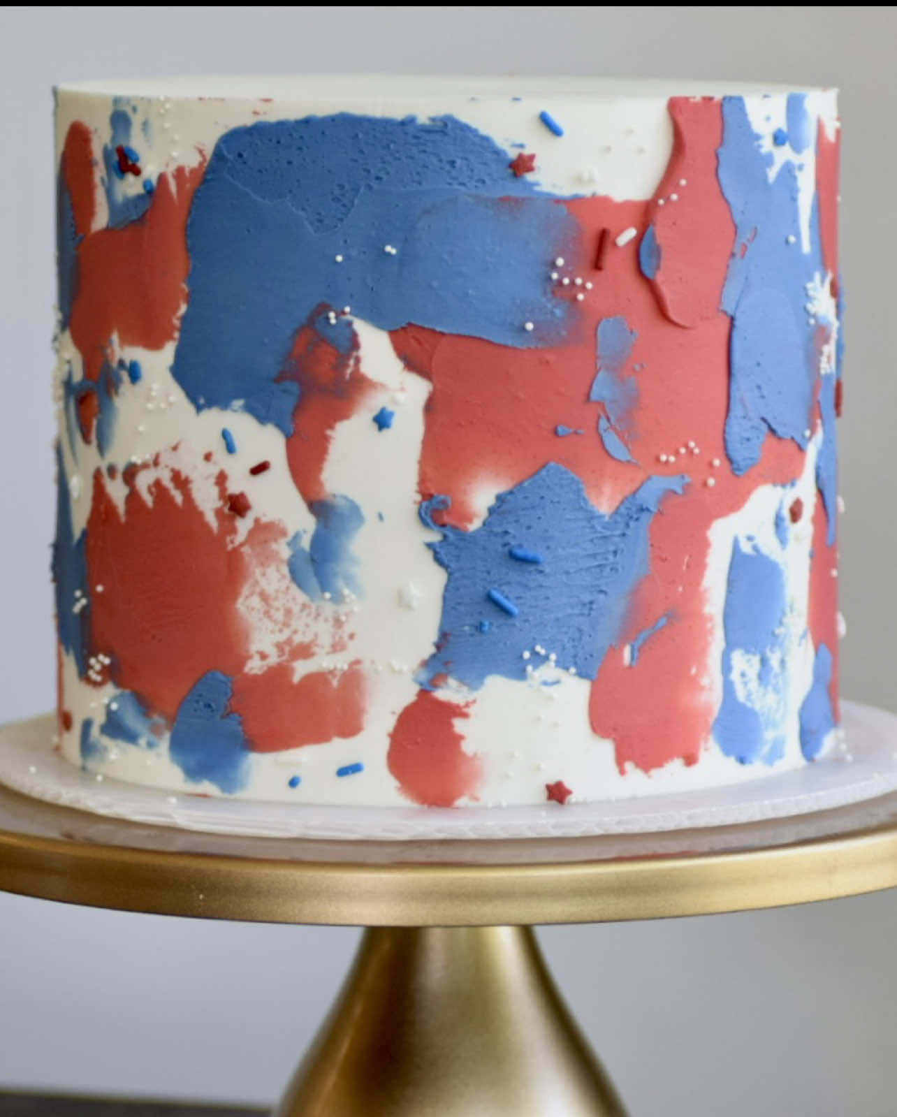 🇺🇸 Happy Memorial Day! 🇺🇸 This is one of my favorite days of the year. I am so grateful for those who have given their lives in service. Today we celebrate them and their families.  @Chefmaster Red Red & Royal Blue. #theblondewhobakes #theblondewhobakescakes #cake #cakedecorating #memorialdayweekend #dessert #redwhiteandblue #patrioticcake #baking #food #Foodie #cakeoftheday #instafood #instagood 