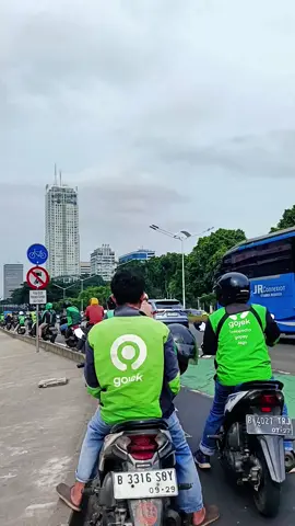 yang pelan juga punya tujuan 🗿 #ojoltiktok #ojoljakarta #storyjalanan #fypシ゚ #gojekindonesia 