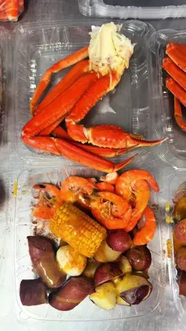 Mondays move fast — just like our to-go orders! If you’re on the run, grab something from our market and keep it pushin’. #MrShucksSeafood #NoBagNeeded