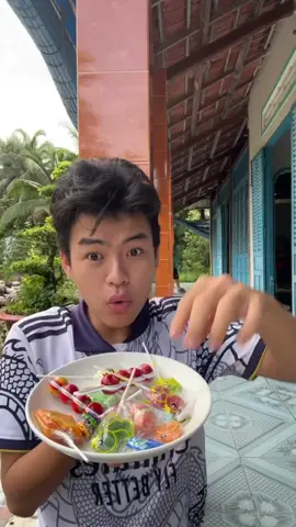 Let’s eat dad’s cake #funny #babycute #xuandongvlog #monkey #corn 