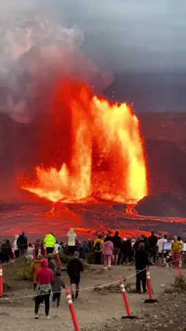 MENTAL!! episode 23 of kilaueas ongoing eruption. 5-25-25. this was the most INCREDIBLE thing i have ever seen. blessed is an understatement. WOW #lava #lavafountain #treehousechicks #episode23 #kilauea #kilaueavolcano #volcano #volcanoeruption #eruption #doublefountain #twins #northandsouthvent #gushing #hawaii #bigisland #halemaumau #tutupele #perspective #natgeo #mothernature #powerful #activevolcano #lavalake #asmr 