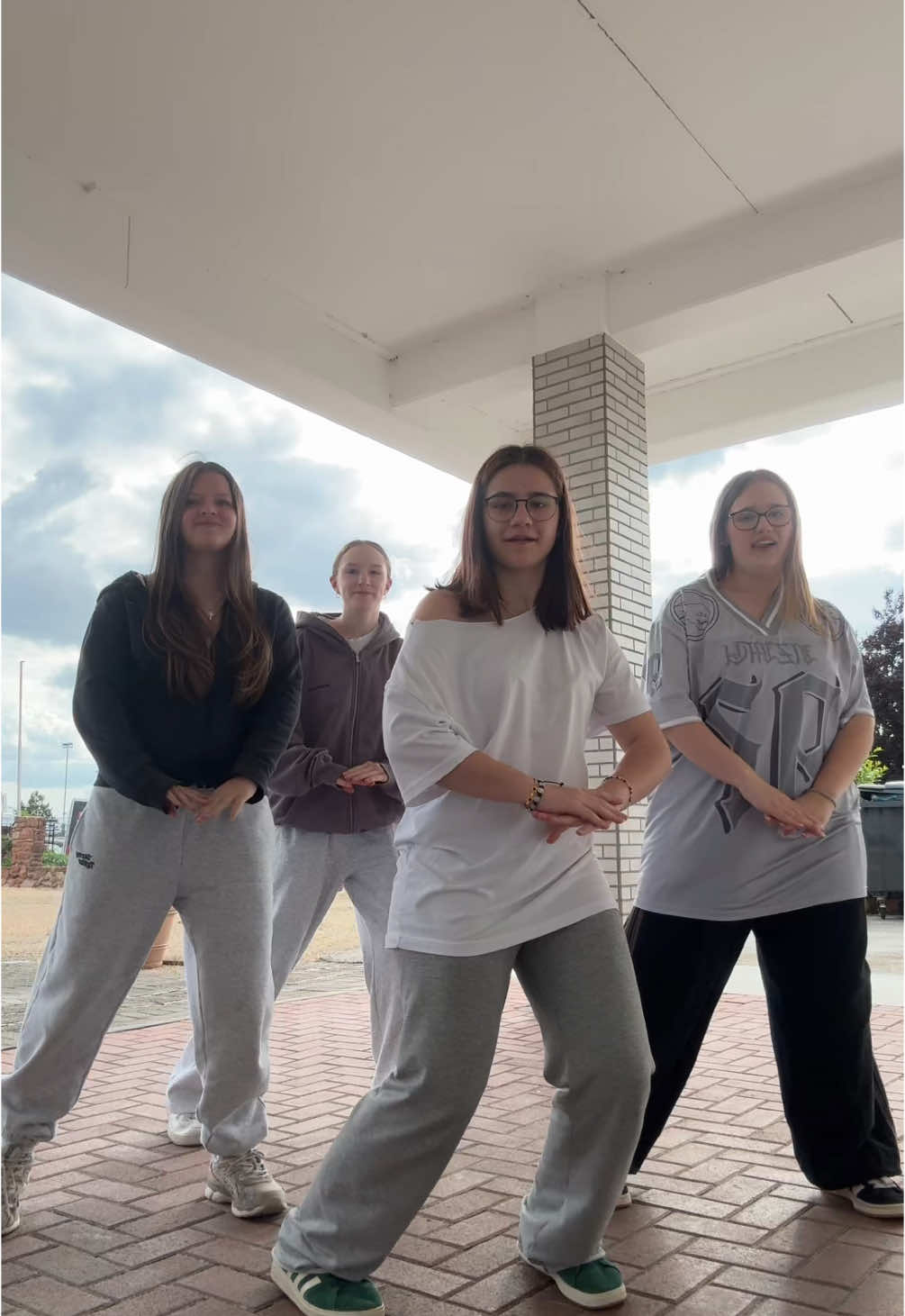 @🪼 @✝️ @ᖴ ᗩ ᗷ I und Runa #dancer #violetta #fabienne #leonie #runa #xybca #hiphop #sweetheart 