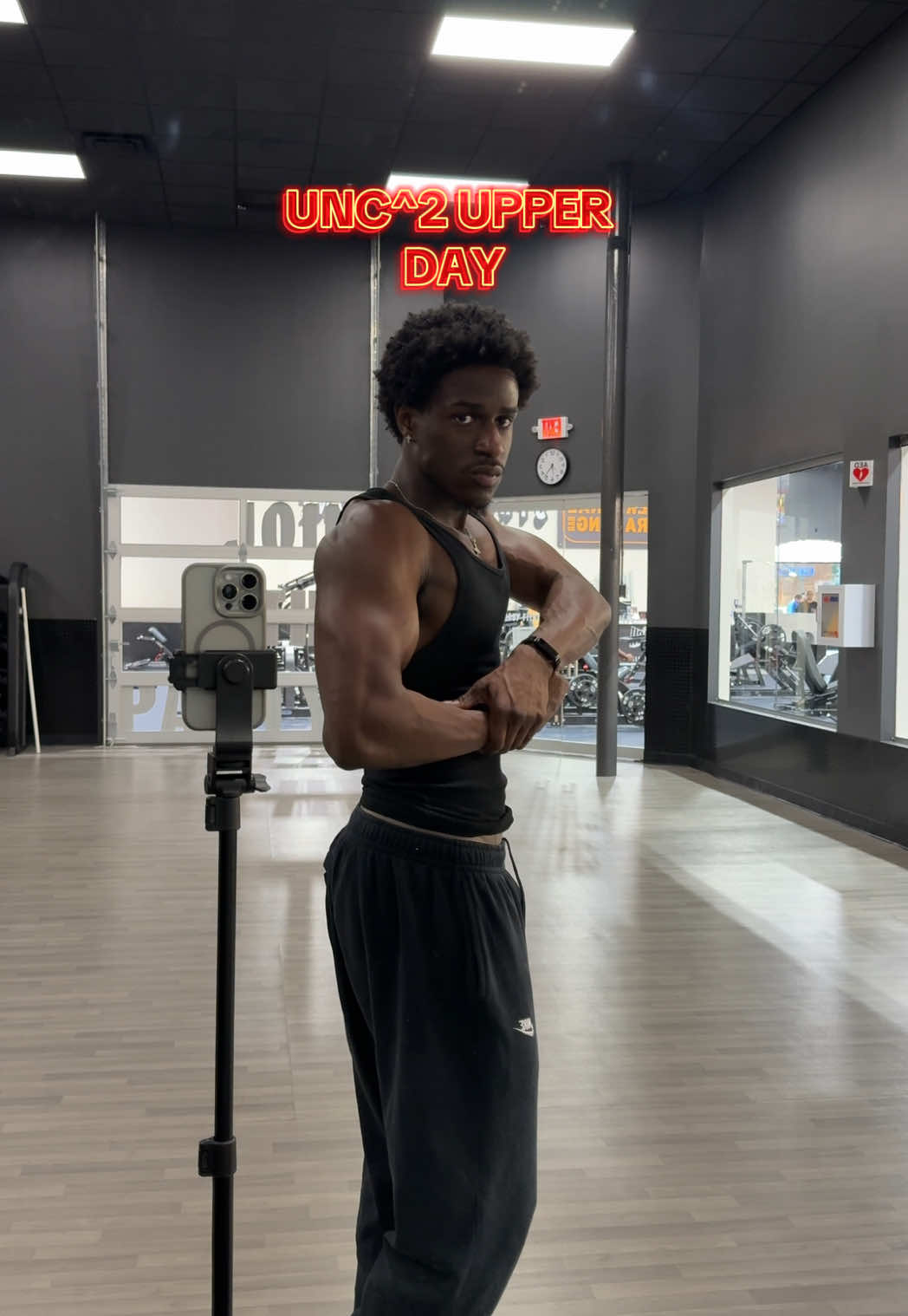 Big bro took all the muscle genes 😭💔 @Barry #gym #workout 
