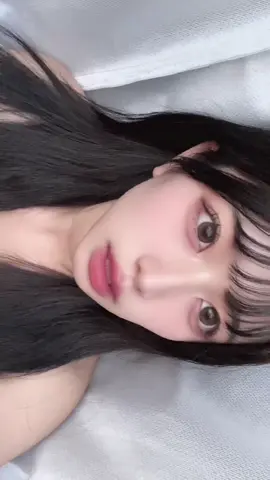 ほんとにどうやったら色白くなりますか( ; ; )地黒すぎてどーやってもお手上げで🥹夏くるしなんかオススメあったらおしえて下さい！！#美白になりたい 