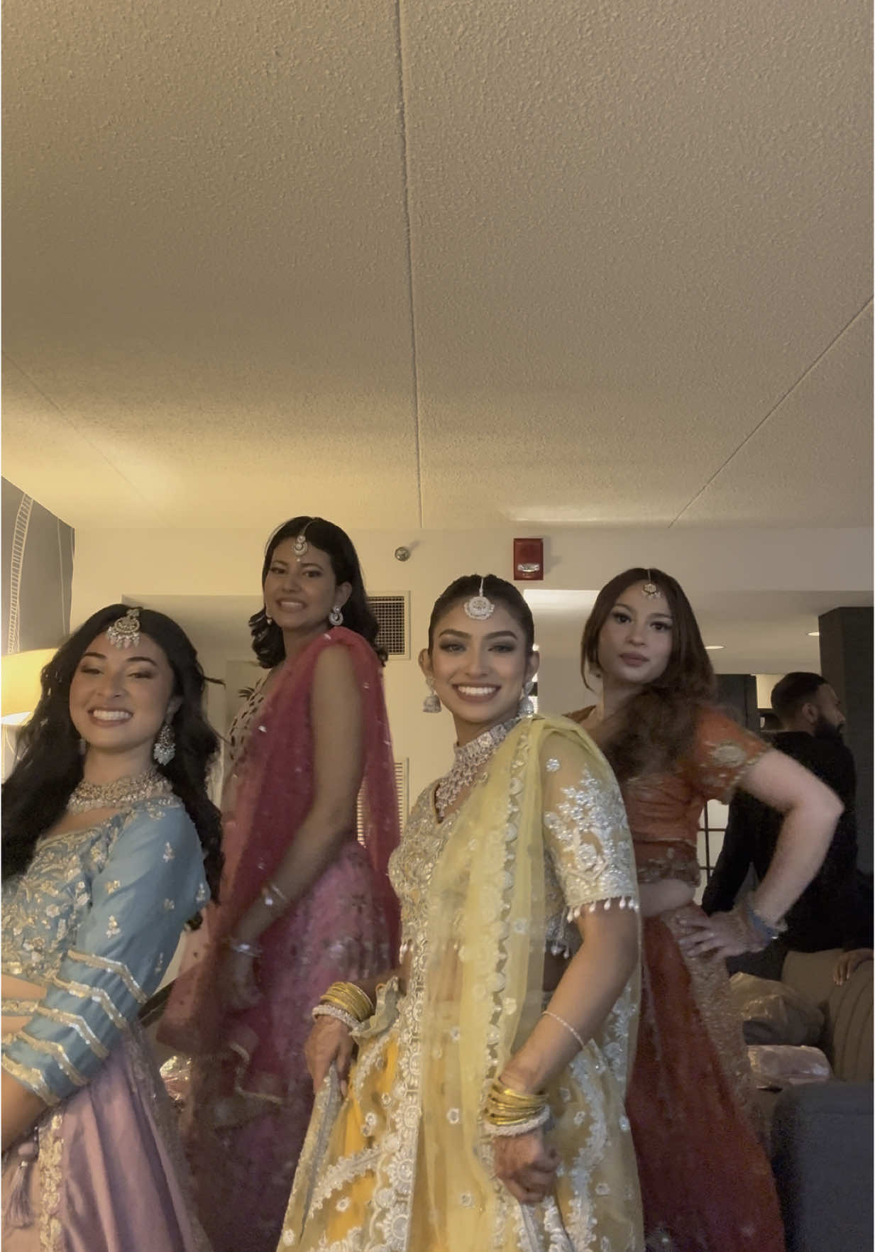 Where my desi girls atttt 🤪💋 #desi #sisterswedding #sisterofthebride #browntiktok #indian #bengali #weddingseason #fyp #makeup #@ash @⭐️ @urbana 🐆 