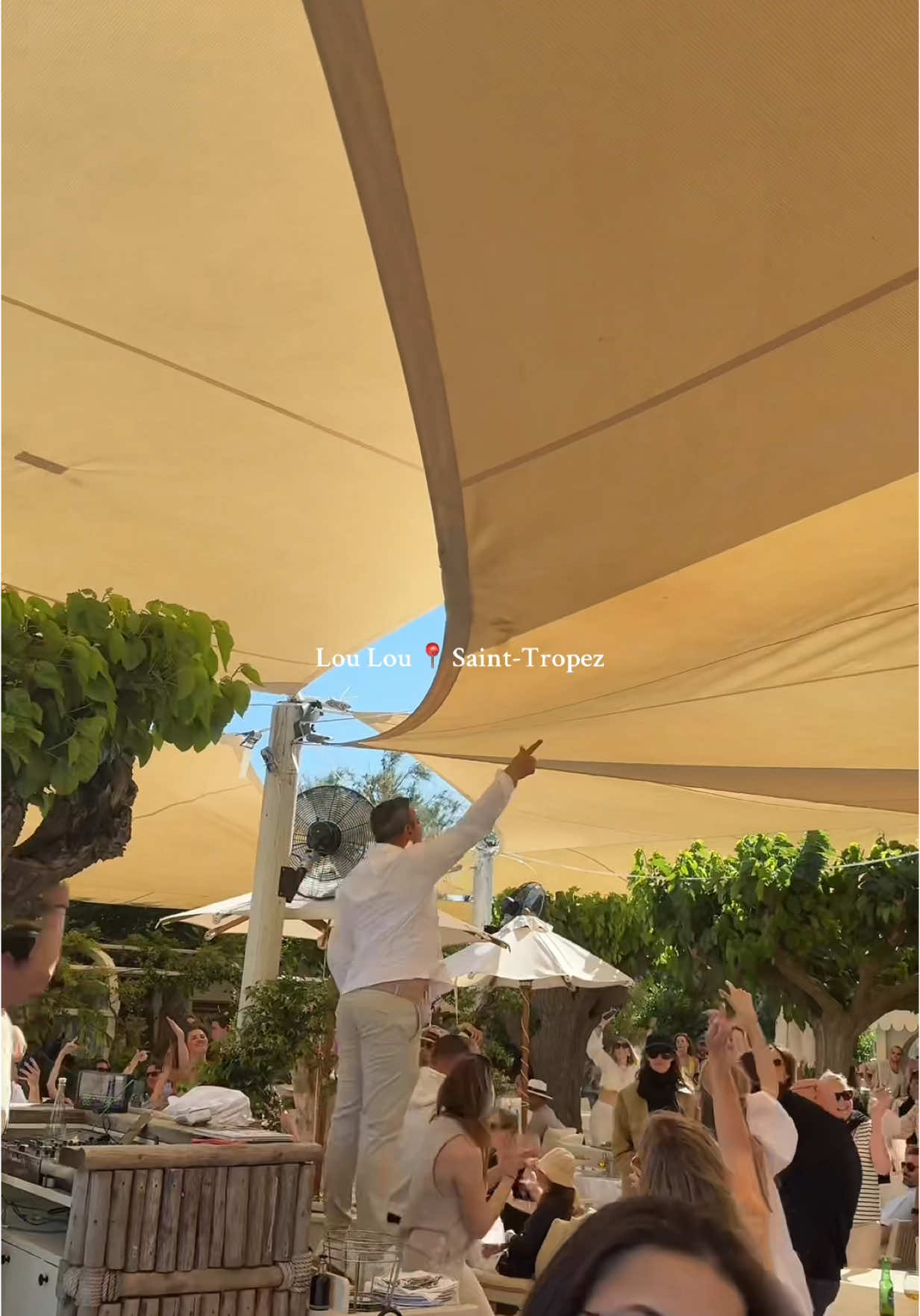 loved this spot & truffle pizza is a must here 🫶🏻🍾🍕🎊 #sttropez #loulou #beachclub #sainttropez #fy 
