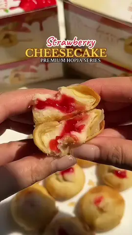 the reviews dont lie! 🤪 #pollandhopia #hopia #hopianess #hopiahappiness #FoodTok #foodietok #foodtokph #FoodieTokPH #strawberrycheesecake #strawberrycheesecakehopia #cheesecakelover #cheesecake 