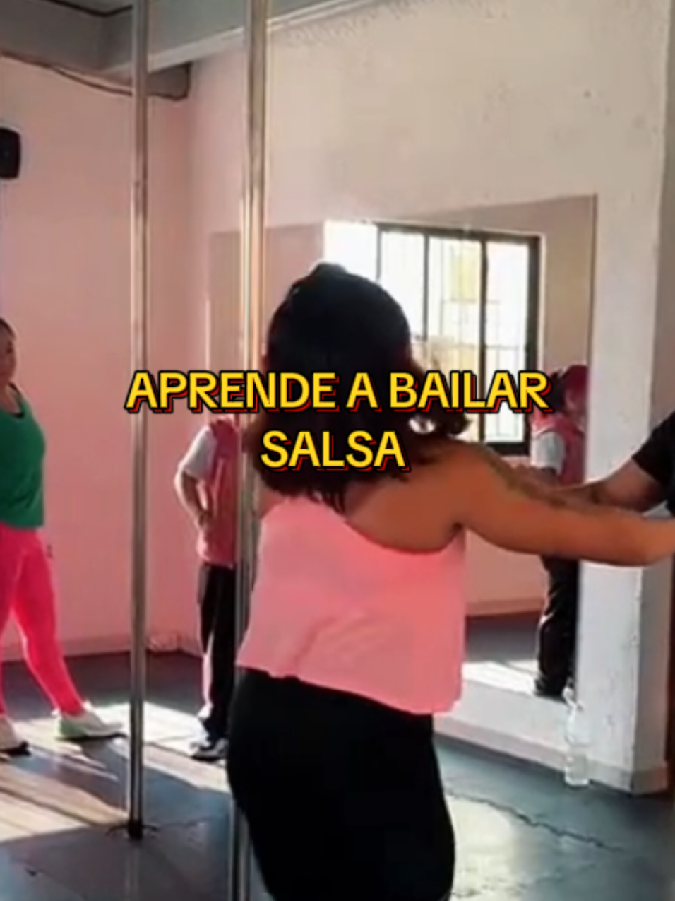 🔥🕺🏻¿Te gustaría aprender a bailar salsa desde cero? 💃🏻🔥 ¡@Spears JS te enseña! 🙂‍↕️🫵🏻 Sólo en NSFITNESS bailar y ejercitarse es posible. 😉 Lunes y miércoles:  🕢08:00 a.m. a 09:00 a.m.  🔥🤼CLASES YA INCLUÍDAS.  #nsfitness #nsfitness52 #nssucursaltetiz #josespears #salsaromantica #baile #gym 