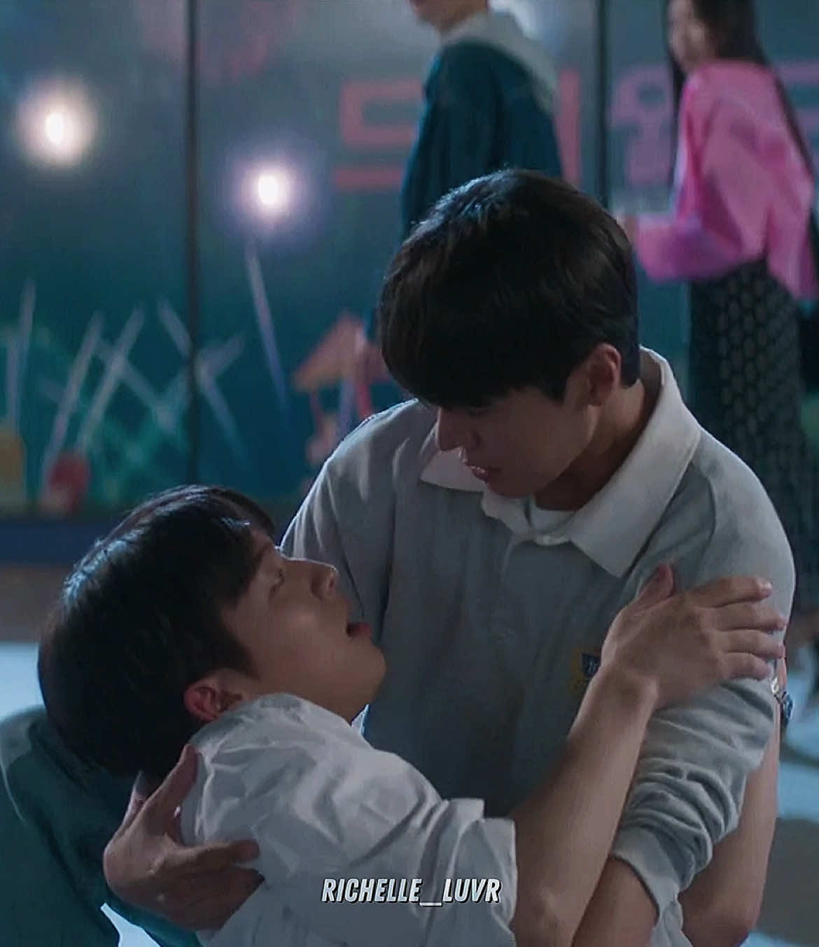 falling right back into my twinkling watermelon era #twinklingwatermelon #twinklingwatermelonkdrama #twinklingwatermelonedit #hayichan #haeungyeol #choihyunwook #ryeoun #kdramaedit #kdrama 🎶: @reavesaudios 