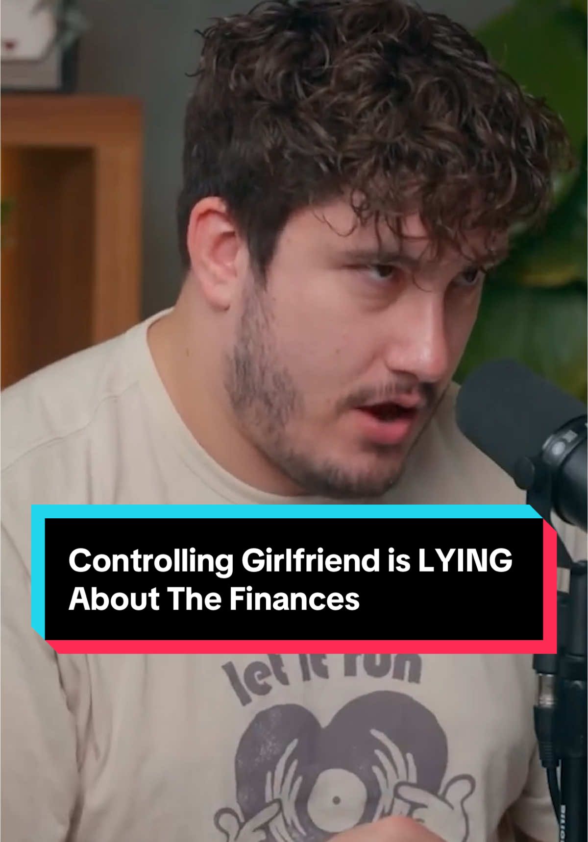 Controlling Girlfriend is LYING About The Finances #girlmath #financialaudit #moneytok 