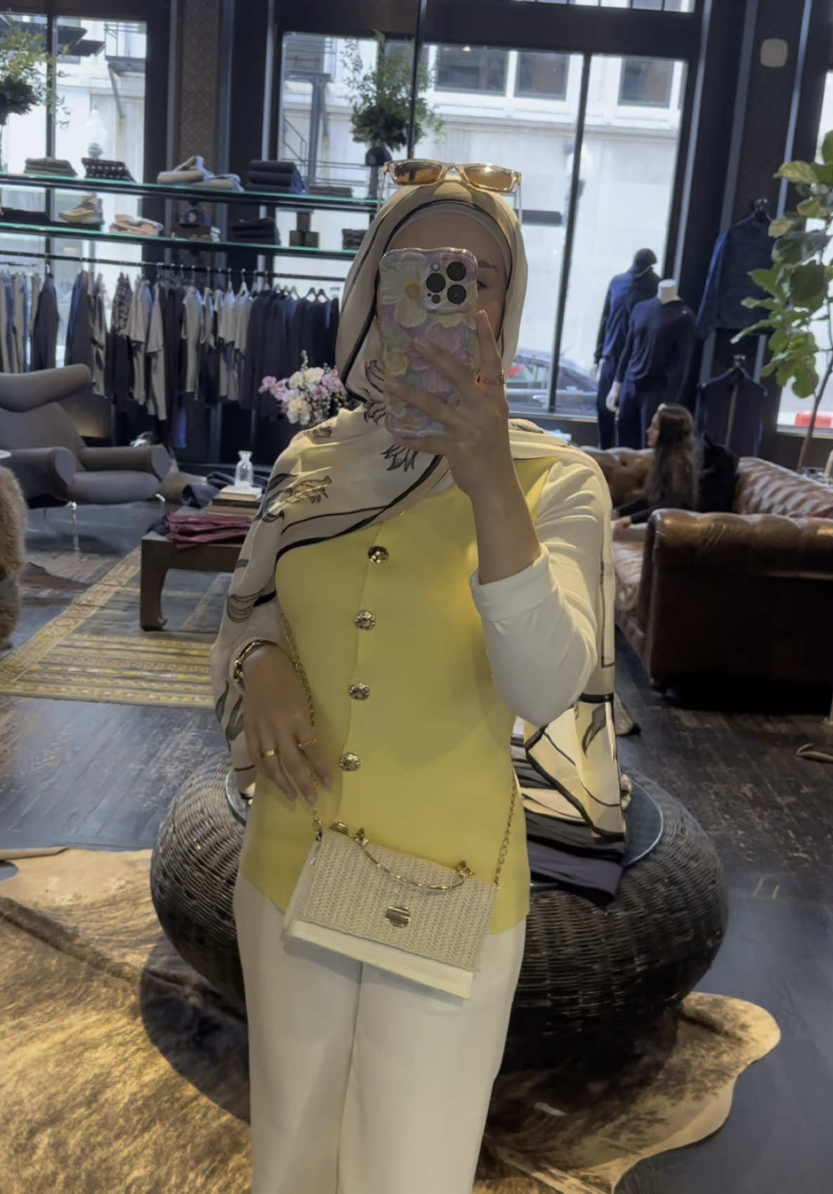 SHEIN outfit 👌@SHEIN  White top 🔍 11259372 Yellow vest 🔍 50859327 Pants 🔍 41103971  Bag 🔍 15967995  Scarf @klaythelabel  