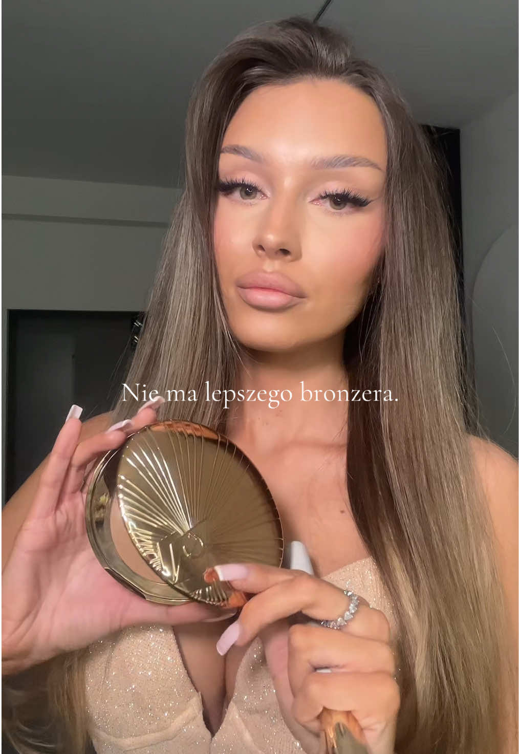 Ten bronzer to dosłownie photoshop #charlottetilburymakeup #bronzer #charlottetilburyairbrush #makijaż #dc 