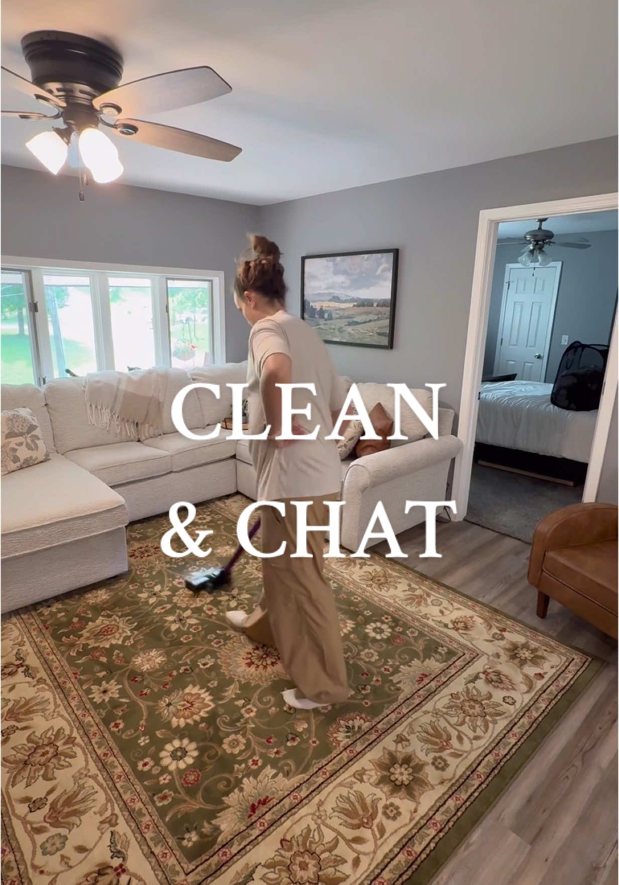Clean and chat with me! #CleanTok #resetwithme #houseoftiktok #resetroutine 