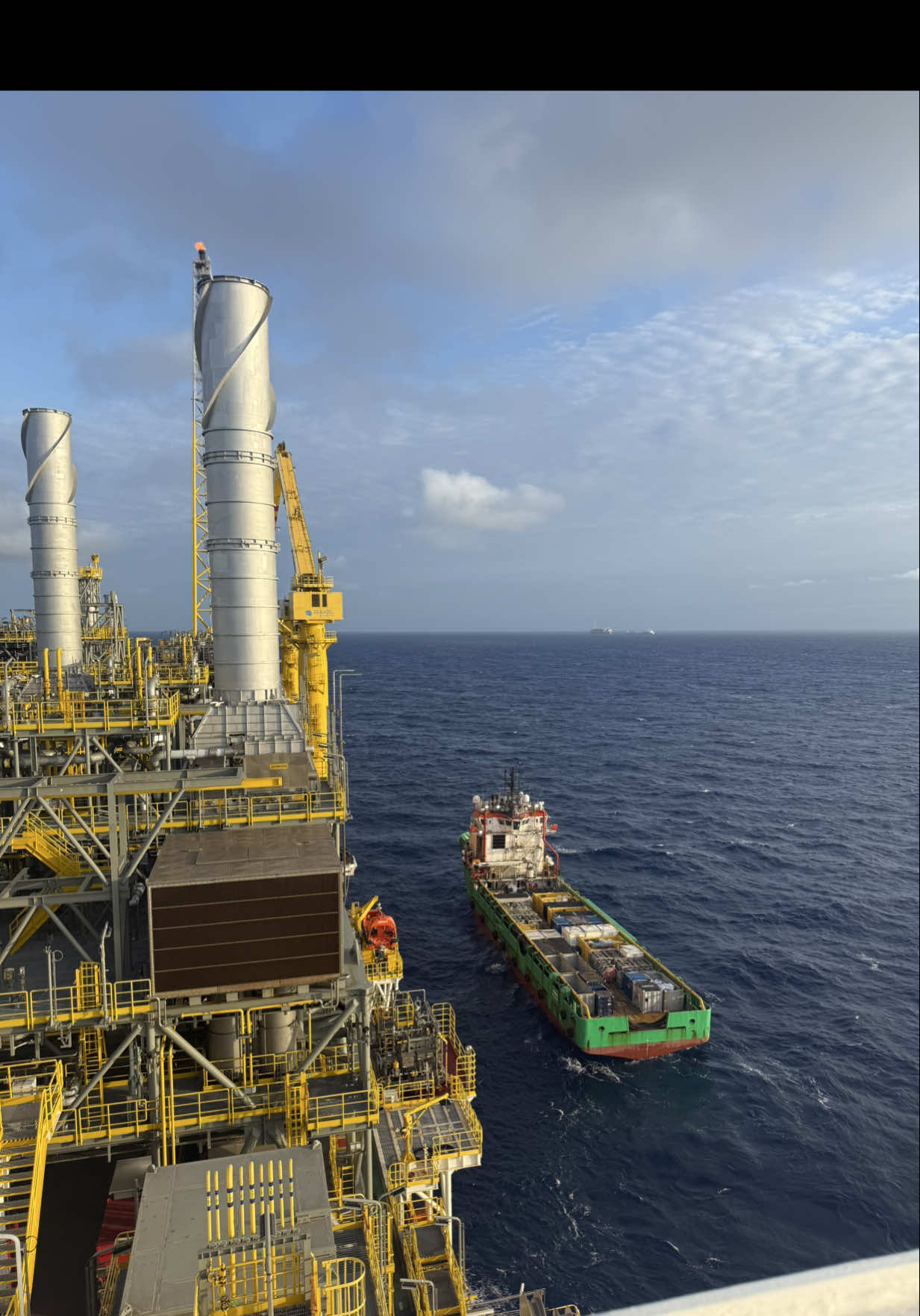 Deus é o caminho para o nosso sucesso 🙏🏾🙌🏾 #explore #trendingsong #viralvideos #fyp #f #offshorelife #embarcado #petrobras #ly #2025 #offshore #sbsp #mar #huet #plataforma #thuet #presal #baciadesantos #basiadebuzios 