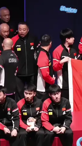 CT Lưu: Con trai nhà người ta là tốt nhất, nựng miếng nào 🥰 Thầy Hạo: Không CT ơi, đây con trai tôi, con trai t là tốt nhất 🤭🤭  #shatou🦈🦁 #wangchuqin🦁 #tabletennis #5114 