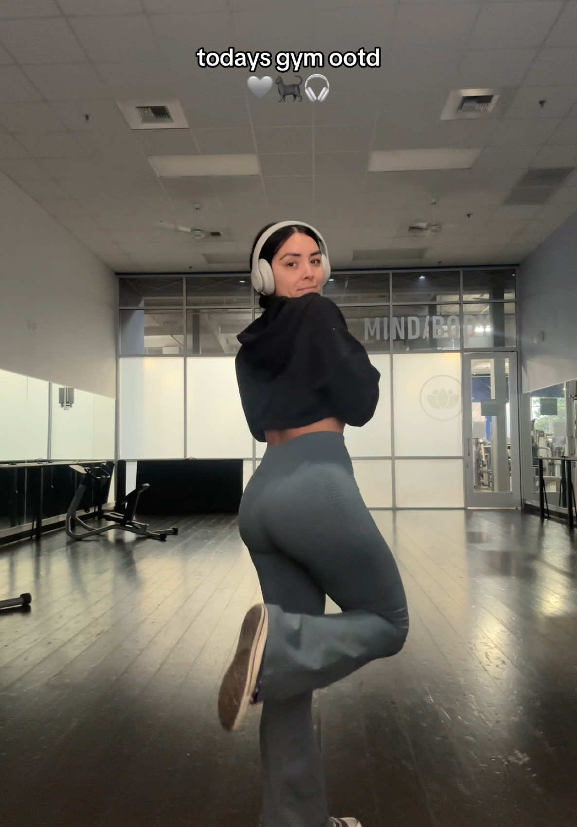 Loving these vital sculpt seamless flared leggings 🫶🏼 @Gymshark @Gymshark Women #gymoutfit #gymootd #GymTok #Fitness #momsover30 #gymshark #gymsharkwomen #fyp