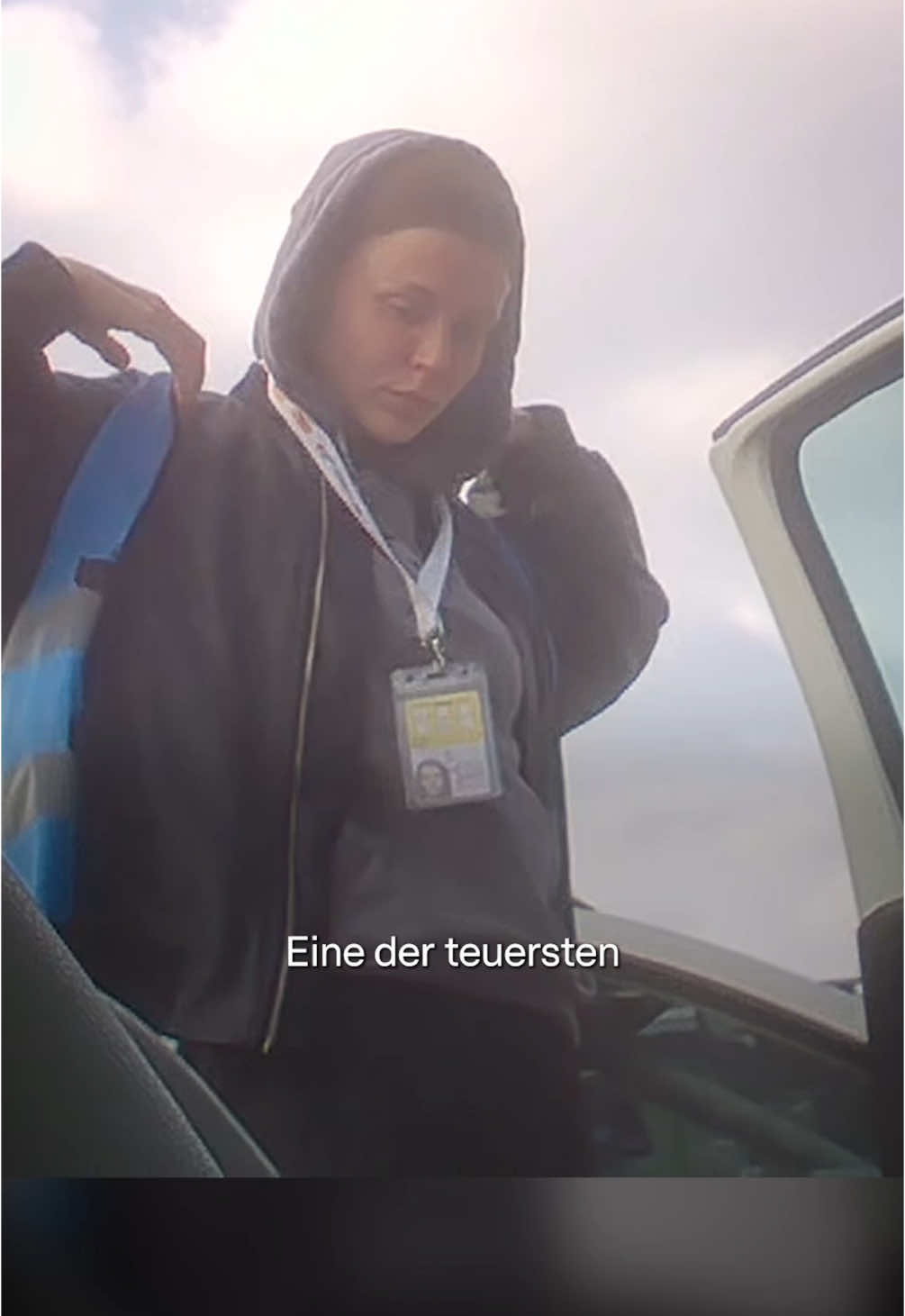 Asylunterkunft & Millionenverträge: Was läuft da schief? In einer neuen #wallraffen-Recherche deckt das Reporterteam unter Leitung von Günter Wallraff auf, wie in der Berliner Flüchtlingsunterkunft Tegel Steuergelder in Millionenhöhe scheinbar nicht den Geflüchteten zugutekommen, die dort unter teils fragwürdigen Bedingungen leben.  👉 Team Wallraff - Reporter undercover kannst du jetzt auf #RTL+ streamen #RTL+ #Wallraffen #WallraffenAsyl 