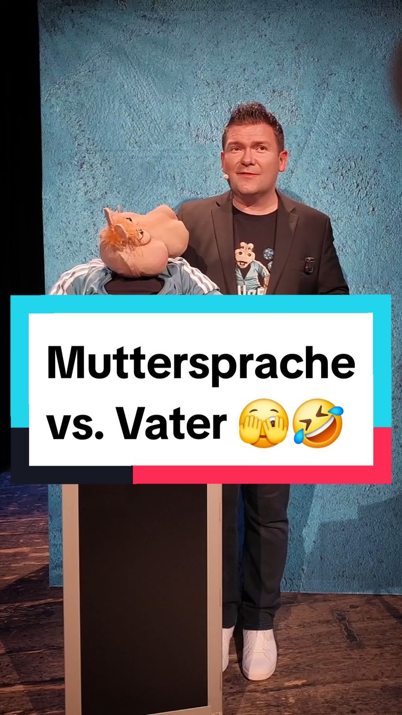 Muttersprache! 🫣🤣 #fürdichpage #fürdich #comedydeutschland #funny #comedyliveshow #sebastianreich #foryoupagе #humor #amanda #comedy #bauchredner #liveshow #lustigeclips 