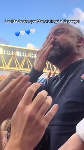 Súbanse a la Manoleta🚐💙🤍#viralvideos #fyp #manolo #laliga #espanyol 