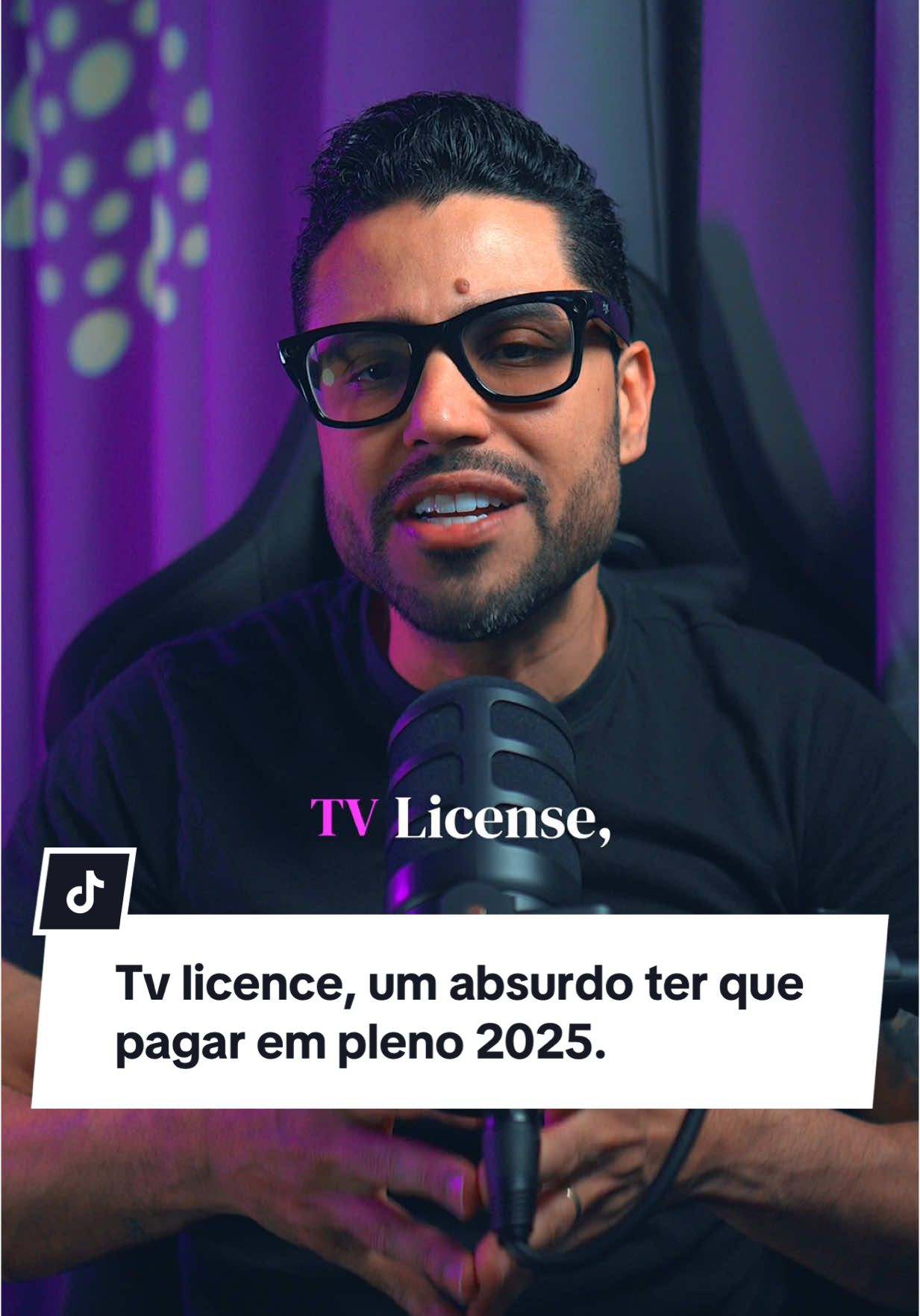 💸 Mora no Reino Unido e não sabia disso? A TV Licence é obrigatória e pode te custar caro se você vacilar! Mas calma que tem jeito de cancelar sem multa — só que tem que seguir a regra certinha. Assiste só Netflix e YouTube? Então esse vídeo é pra você! 📺🇬🇧 #TVLicence #ReinoUnido #VidaNaInglaterra #CuriosidadesUK #TaxaDeTV #BBC #TVUK #CustoDeVidaUK #Netflix #YouTube #DicaDoDia #EngraçadoMasÉVerdade #TikTokUK #MorarNoExterior
