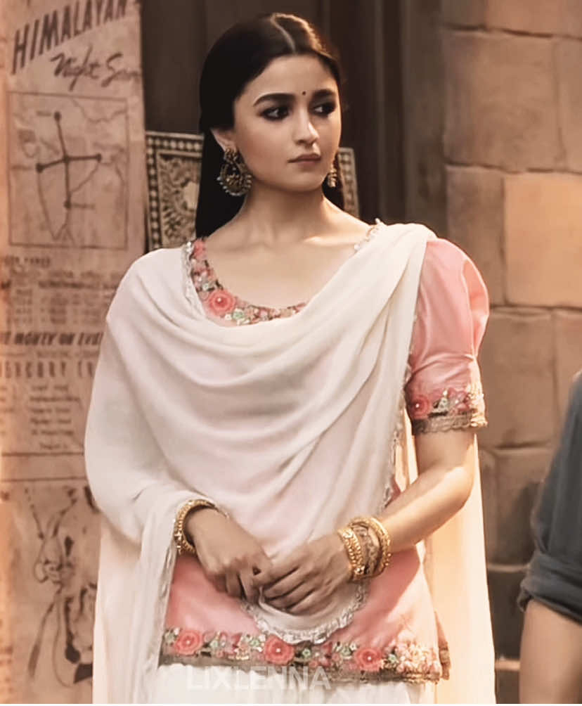 this part of the song sounds like heavan. || #bollywoodedits #bollywoodsongs #music #beauty #indian #bollywoodaesthetic #naina #maulameremaula #bollywoodedit #desitiktok #desiedits #aishwaryarai #deepikapadukone #aliabhatt #bollywoodactress 