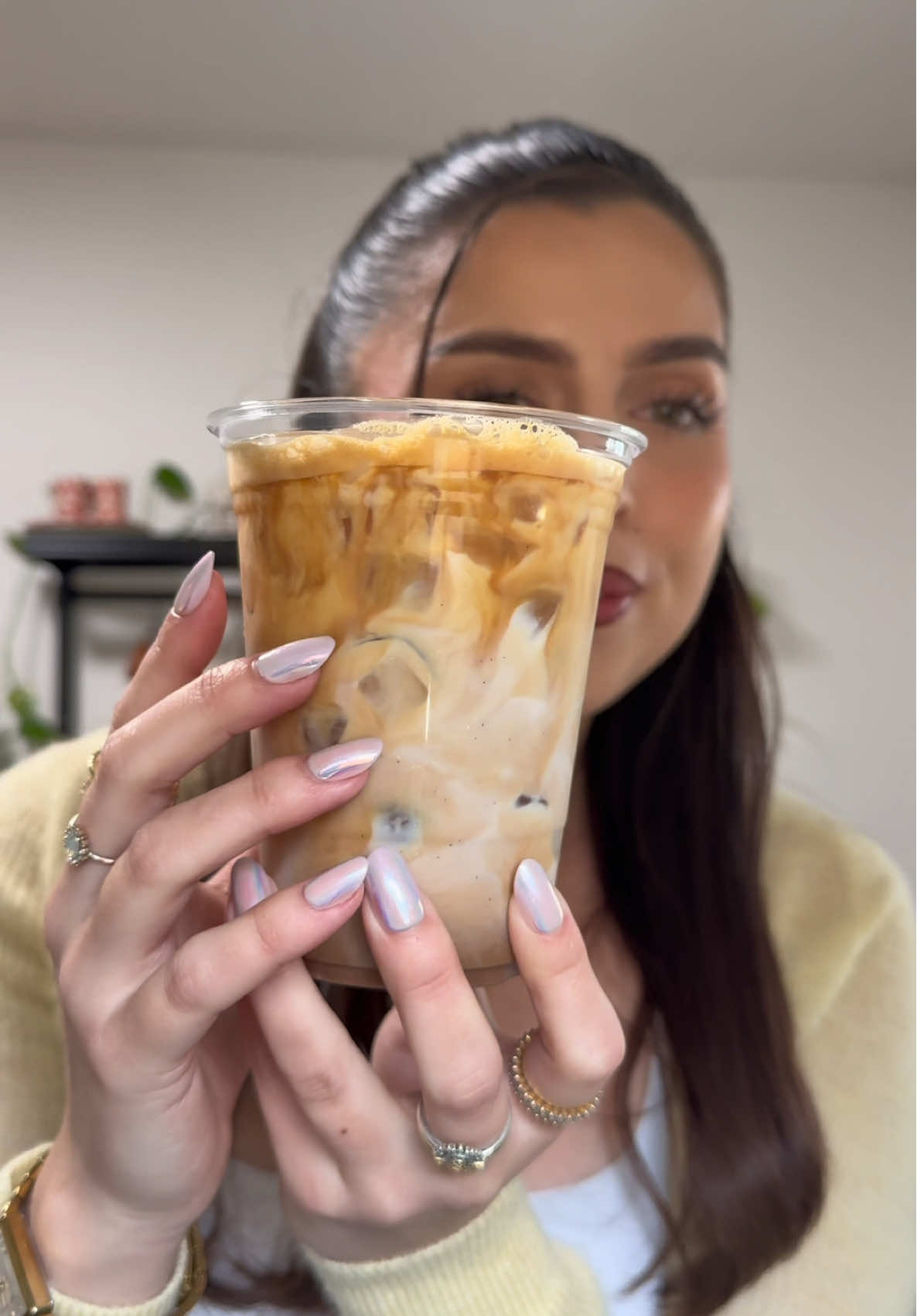 Salted Brown Sugar Vanilla Shaken Espresso ☕️🤍 #shakenespresso #coffeeathome #homecafe #coffeebar #coffeerecipe #icedlatte #coffeebardecor #homecoffee 