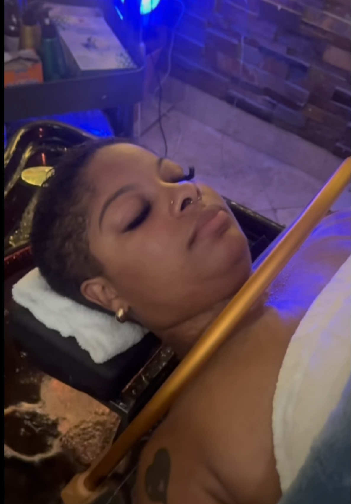 Self-care level: expert. 5 stars for the scalp massage, flawless lashes, and perfect brows at Vintage off 290 in Cypress! Highly recommend this hidden gem! #CypressBeauty #SelfCareGoals #VintageOff290 