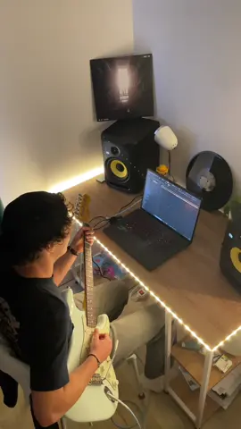 Qu’est ce qui vous régalerait pour demain? #electricguitar #guitarcover #fender #fyp #pourtoi #dalida #guitartok #parole 
