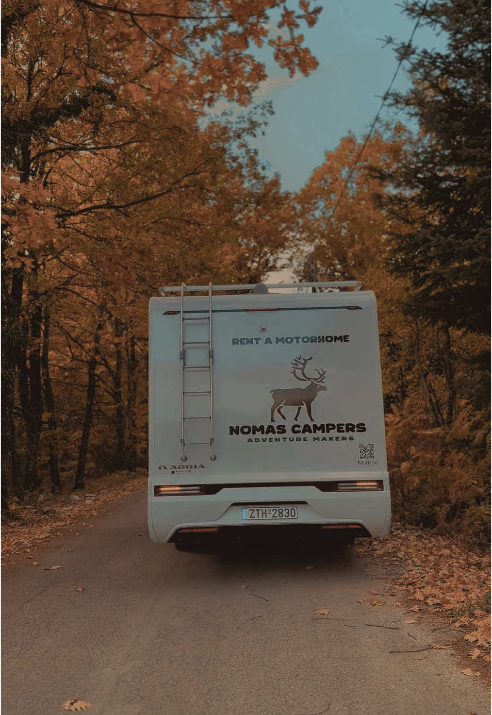 Καιγόμαστε… για καλοκαιρινά roadtrips 🚐 Γιατί τίποτα δεν συγκρίνεται με το να ξυπνάς κάθε μέρα σε διαφορετική τοποθεσία και να γεμίζεις το άλμπουμ της ζωής σου με νέες εικόνες 🫶🏻 Κλείσε τώρα τις καλοκαιρινές σου διακοπές στο www.nomascampers.com και ετοιμάσου να γυρίσεις τον κόσμο πάνω σε 4 ρόδες! 🌍 #n#nomascampers#camper#camping#campervan#motorhome#motorhomeadventures#motorhomeliving#campervanlife#campervanlifestyle#campervanhire#campervanculture#motorhometrip#motorhomehire#rentacampervan#rentacamper#vanlife#vanlifediaries#vanlifejournal#vanlifegreece#vanlifegr#greece#campervangreece#motorhomegreece#easter#travelgr#travelgramravelgreece🇬🇷 