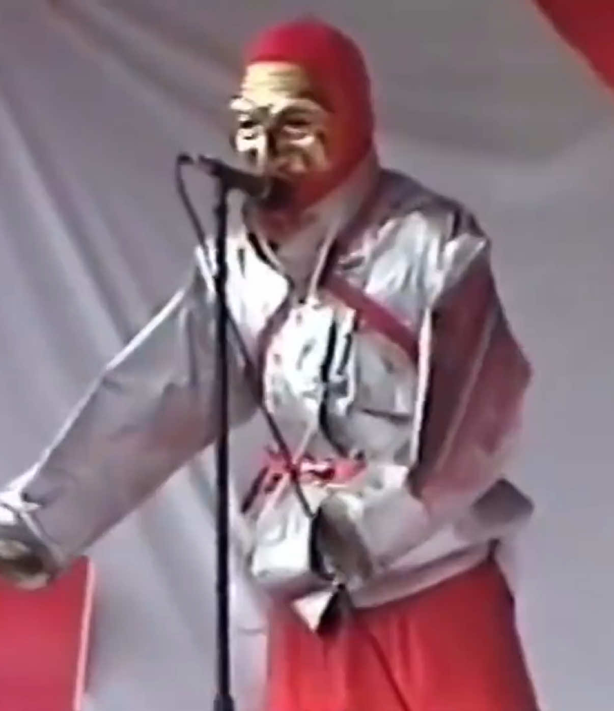 obsessed with a youtube video called 'The Pricemaster' where a masked man stands on stage and gives ridiculous prices to every object at a yard sale. there's 30 minute of this and i'm going to watch it over and over again for the rest of my life.
