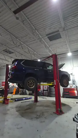 I always thought the Lexus lx570 is a fascinating SUV don't you agree? #tandemoffroad #landcruiser 