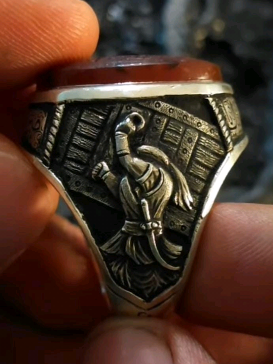 السلام عليك يا أمير المؤمنين  تحفة فنية من العمل اليدوي بالكامل تجسد مشهد من مشاهد بطولات الامام علي عليه السلام ومشهد الضربة في المحراب  بقلم الاستاذ حميد باقريان  #امير_المؤمنين  #عقيق_يماني  #احجار_كريمة  #لبنان  #يا_علي  #فزت_ورب_الكعبة  #ايران  #بيروت