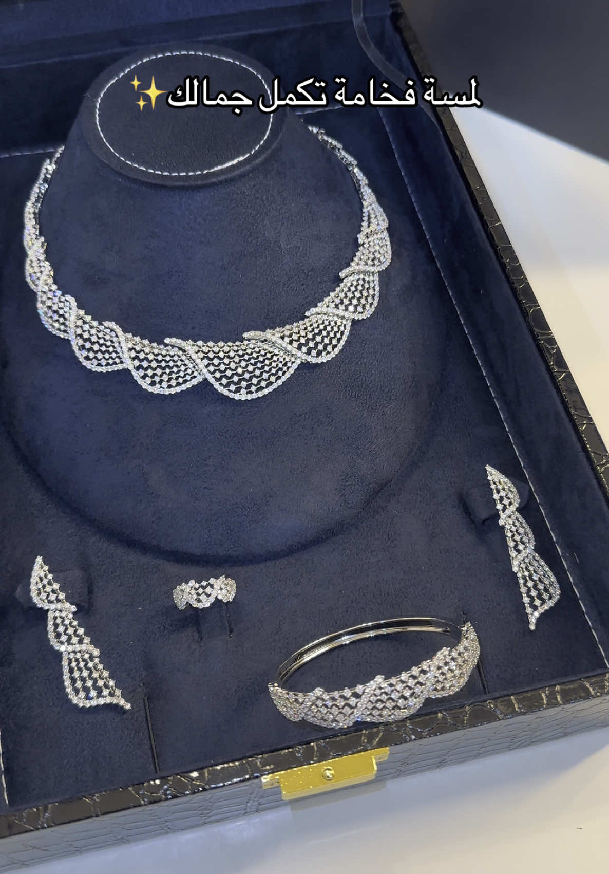 تالقى بفخامة تخطف الأنظار💎#كولكشن_العيد #كولكشن_جديد #مجوهرات #ذهب #عروس #اكسبلور #foryou #fyp #dubai #abudhabi #explorepage 