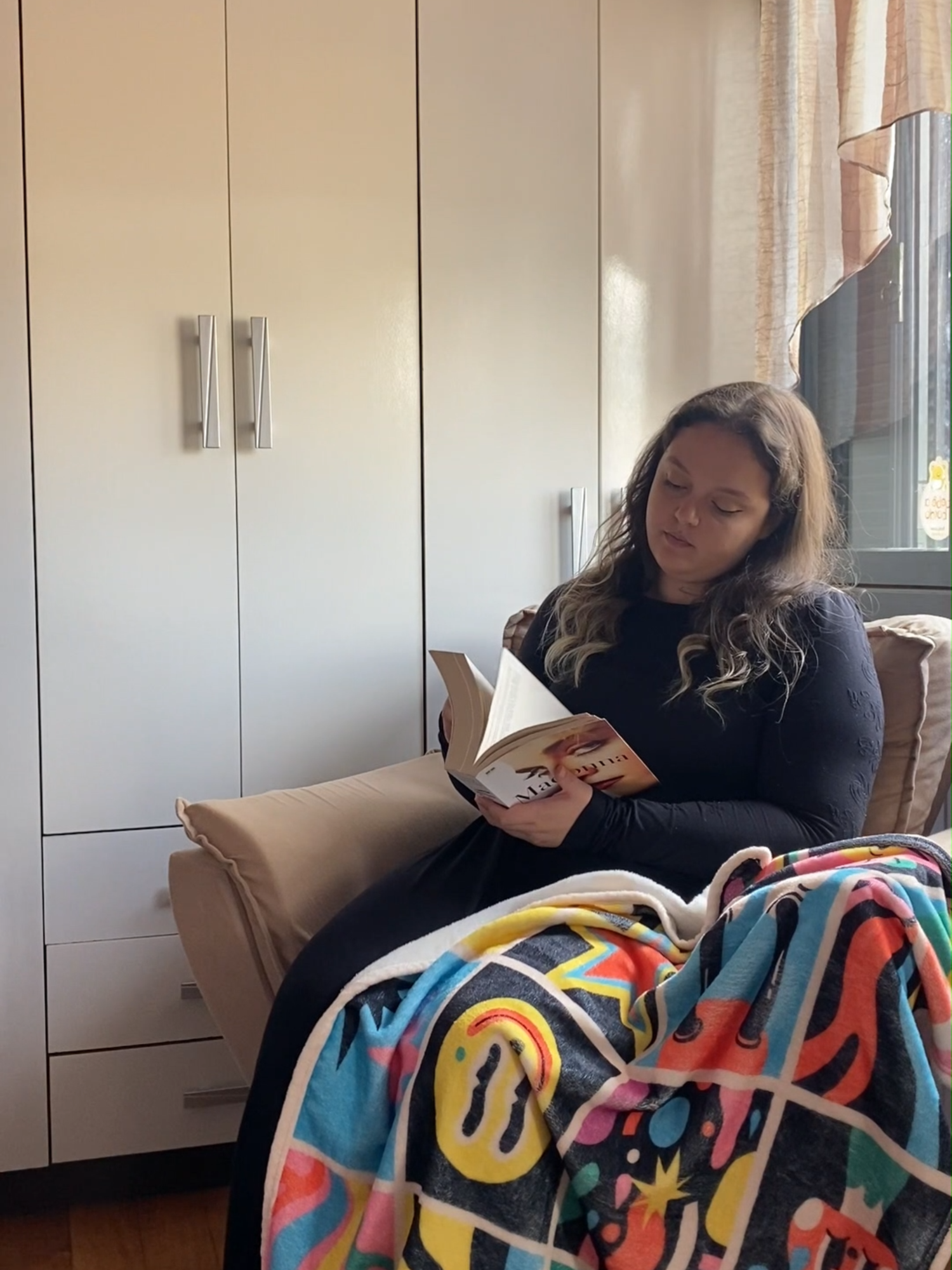 Que comece o inverno! ❄ A melhor época para nós que amamos uma leitura acompanhada de chá quente e coberta.  💭 Quem ai é do time do inverno?  #tbr #booktokbrasil #BookTok #resenha #dicasdeleitura #inverno
