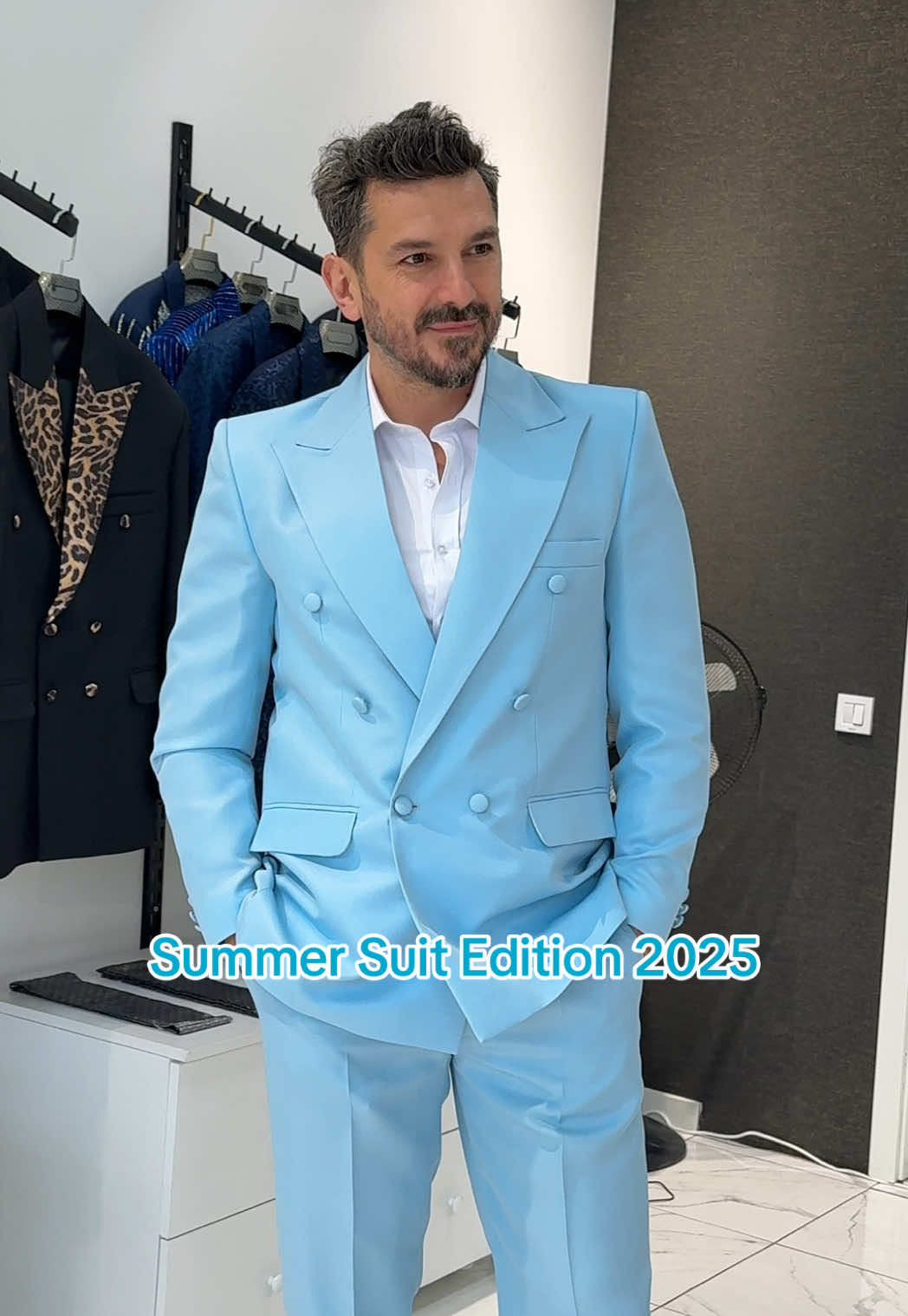 Prova me @Atilla Kardesh me nje Stil tjeter unik nga #mrrexfashion  #fitting #suit #suits #fashion #men #man #tailormade #bespoke #mensuit #fyp #fypviralシ #viral #kosovo 