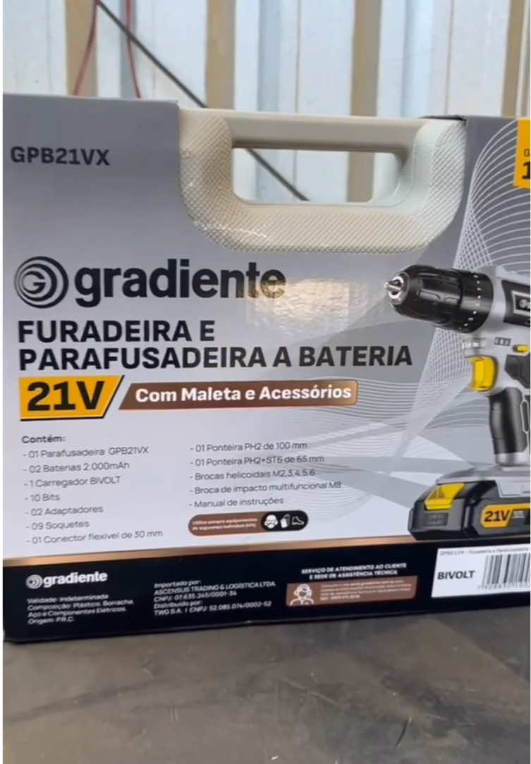 FURADEIRA PARAFUSADEIRA DE IMPACTO SEM FIO A BATERIA 21V 3/8 10MM COM MALETA E ACESSÓRIOS GPB21VX C/ BATERIA EXTRA Com um design ergonômico e compacto, proporciona conforto durante o uso prolongado e facilita o manuseio em espaços restritos.  Adquira a sua pelo link fixado 🤩👏🏼 #gradiente #maleta #perfuração #furar #parafusar #parafusadeira #bateria #pratica #compacto 