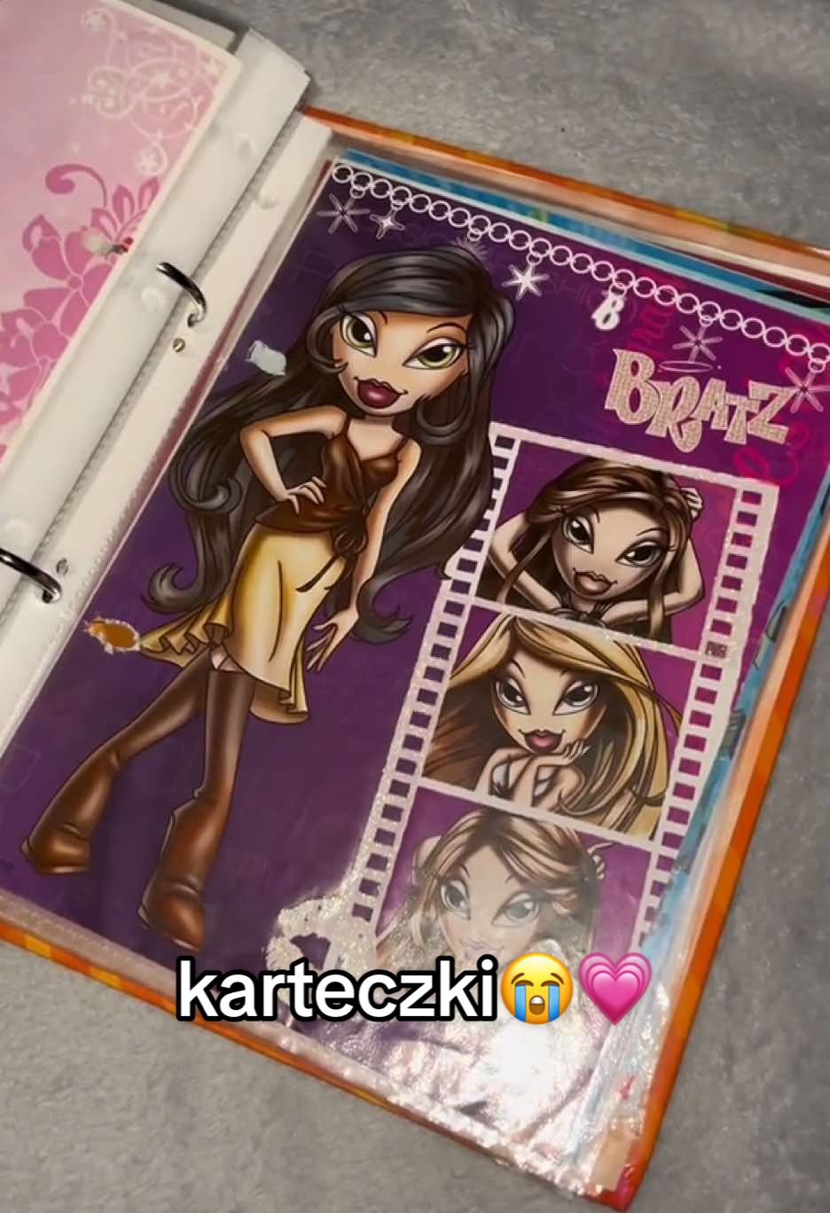 Karteczki, a nie jakieś labubu albo sony angels #childhood#childhoodmemories#nostalgia#nostalgic#nostalgie#2000sthrowback#2000skids#00snostalgia#00sthrowback#memories#karteczkidosegregatora#karteczki#90skids#90sthrowback  
