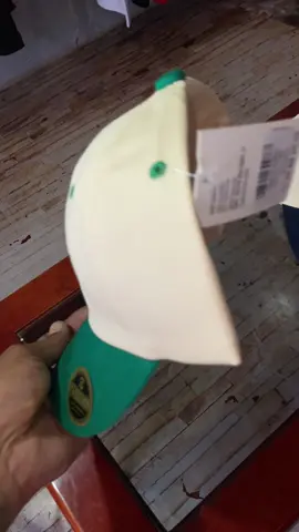 🧢 : Bonés Brooklyn – A vibe de Nova York chegou na MJ Imports com esses bonés que são pura atitude! Com bordado premium “Brooklyn – New York”, eles trazem um visual urbano, moderno e cheio de personalidade. 🔥 Disponíveis nas cores: ✅ Bege com aba verde ✅ Bege com aba azul marinho Detalhes que fazem a diferença: ✔️ Ajustável ✔️ Conforto e encaixe perfeito ✔️ Acabamento de alto padrão ✔️ Combina com qualquer look street ou casual 📦 Envio imediato 📲 Chama no WhatsApp pra garantir o seu!