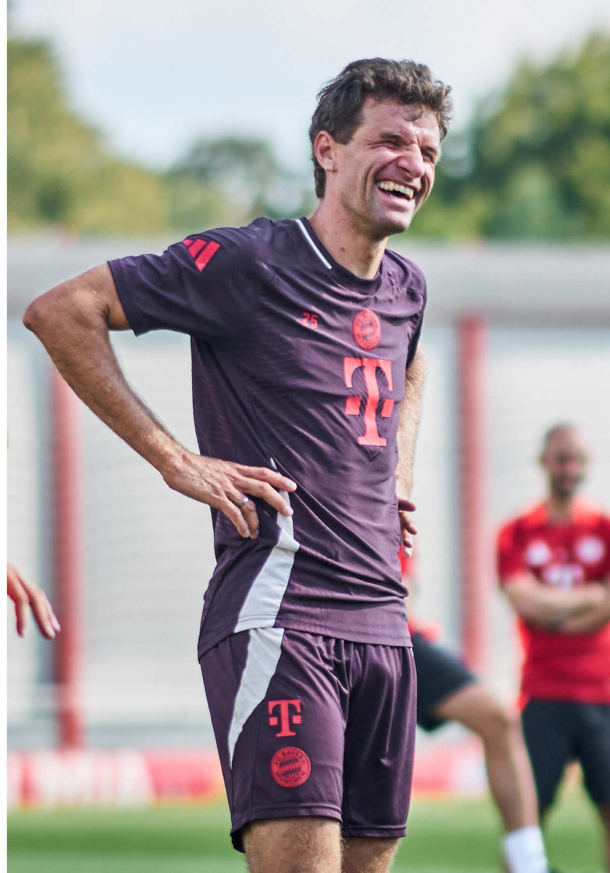 The worst foul of the season. 🤣 #MiaSanMia #FCBayern #Müller 