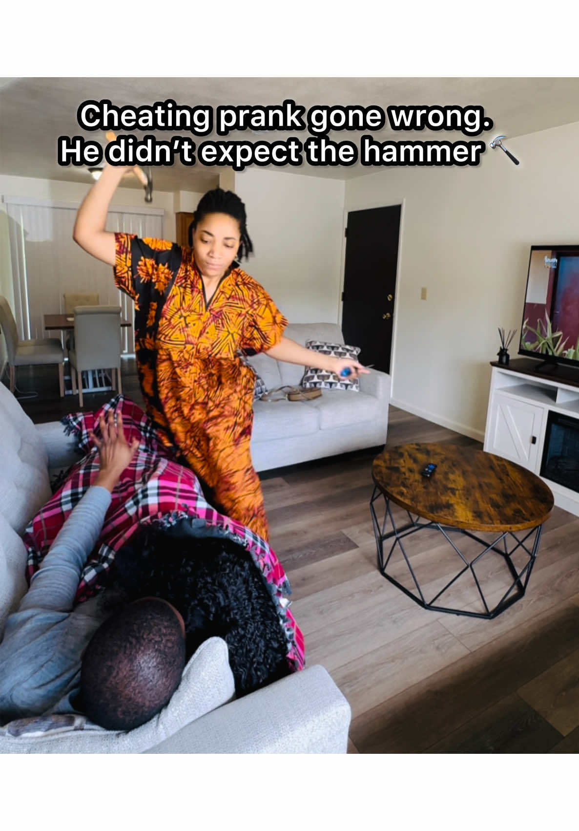 Cheating Prank gone wrong. He didn’t expect the hammer #marriagelife #MarriedLife #relatable #nigerianwife #funnycouple 