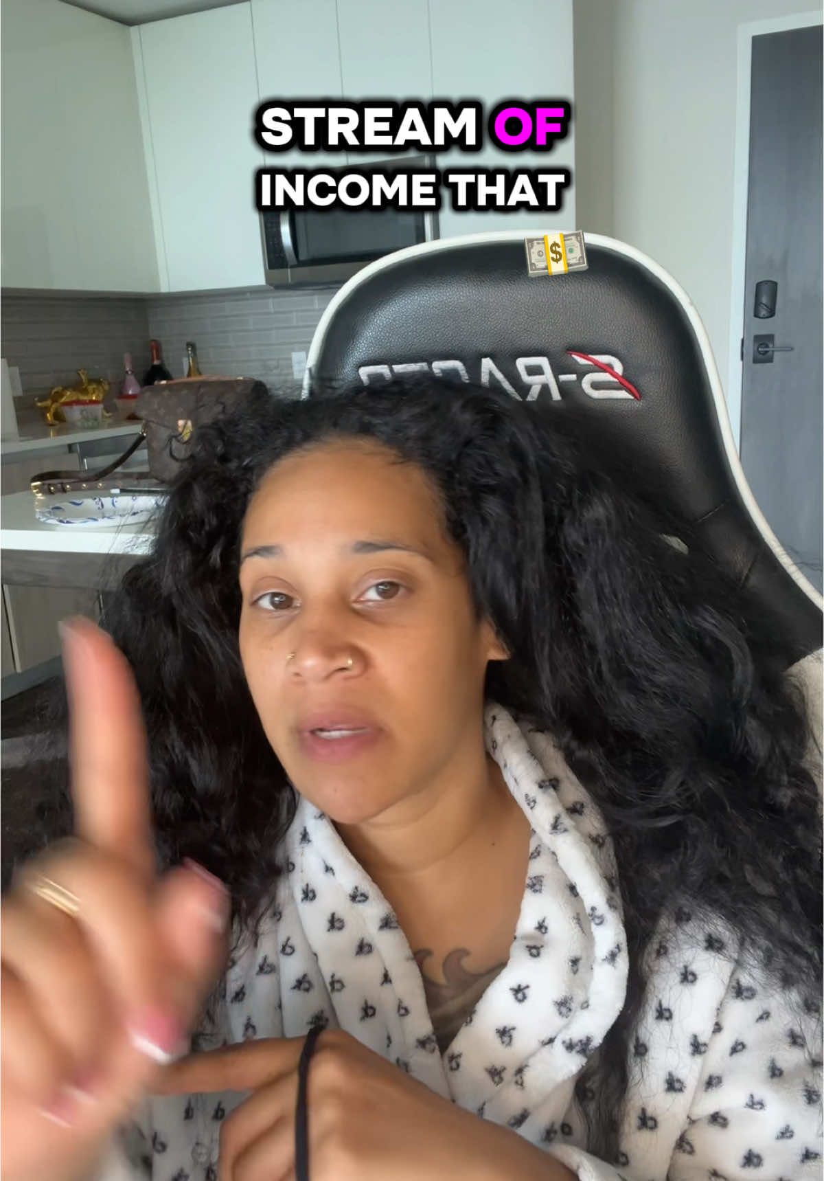 We as a community have to do things differently to get different and better outcomes. Let’s teach that their is more to life than living to pay bills. One stream of income can pay those bills and other multiple streams of income to live on your own terms. Leverage credit if you can to put yourself in position and if you can’t you have to discipline yourself to put money up to make more money 💰 peace love and light sistas 💋 #multiplestreamsofincome #passiveincome 