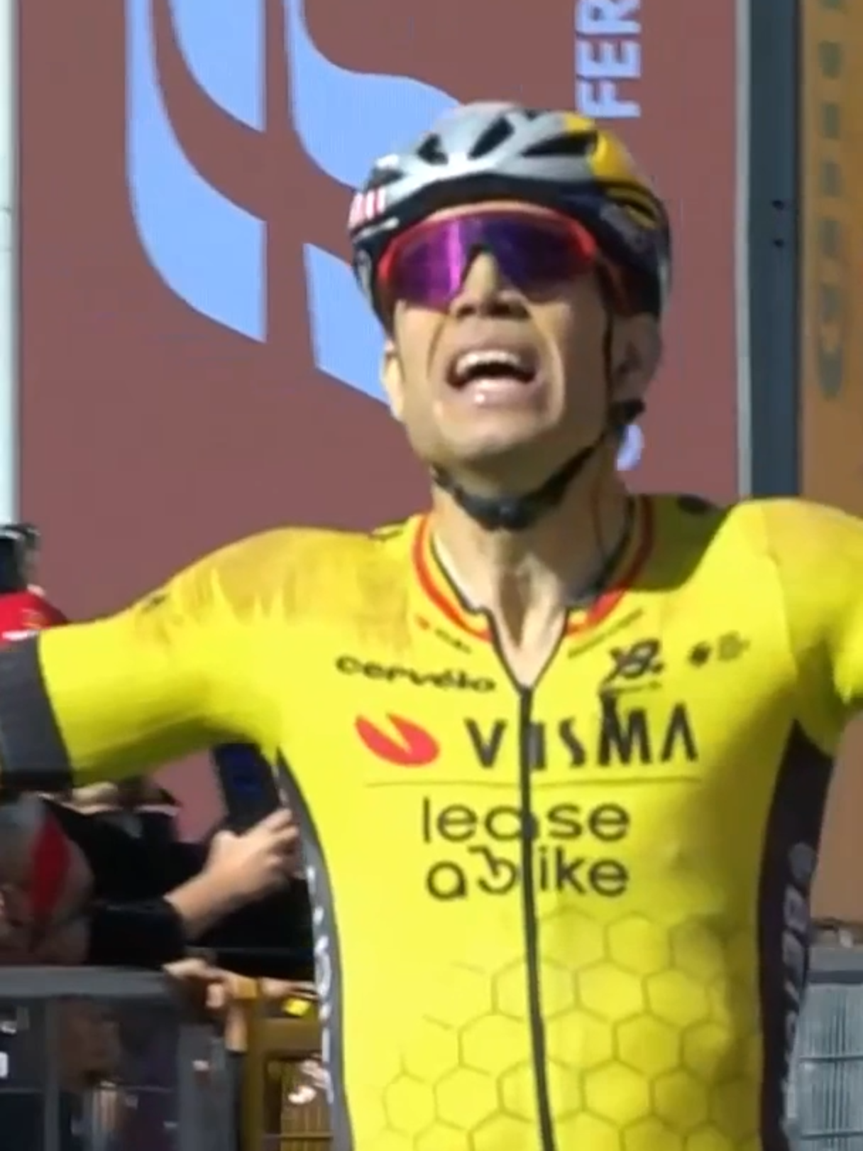 Jonas 🤝 Wout Jonas Vingegaard is excited to see his teammate Wout van Aert return to form at the Giro! 🙌 #cycling #roadcycling #TheGruppetto