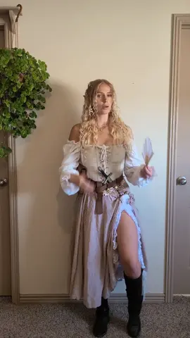 Miss, you forgot something. 🗡🖤 #renaissance #renaissancefestival #renfaire #utahrenfest #utah #fae #faecosplay #renfairetiktok #corset #renfest #renfairetiktok #OOTD #elfears 