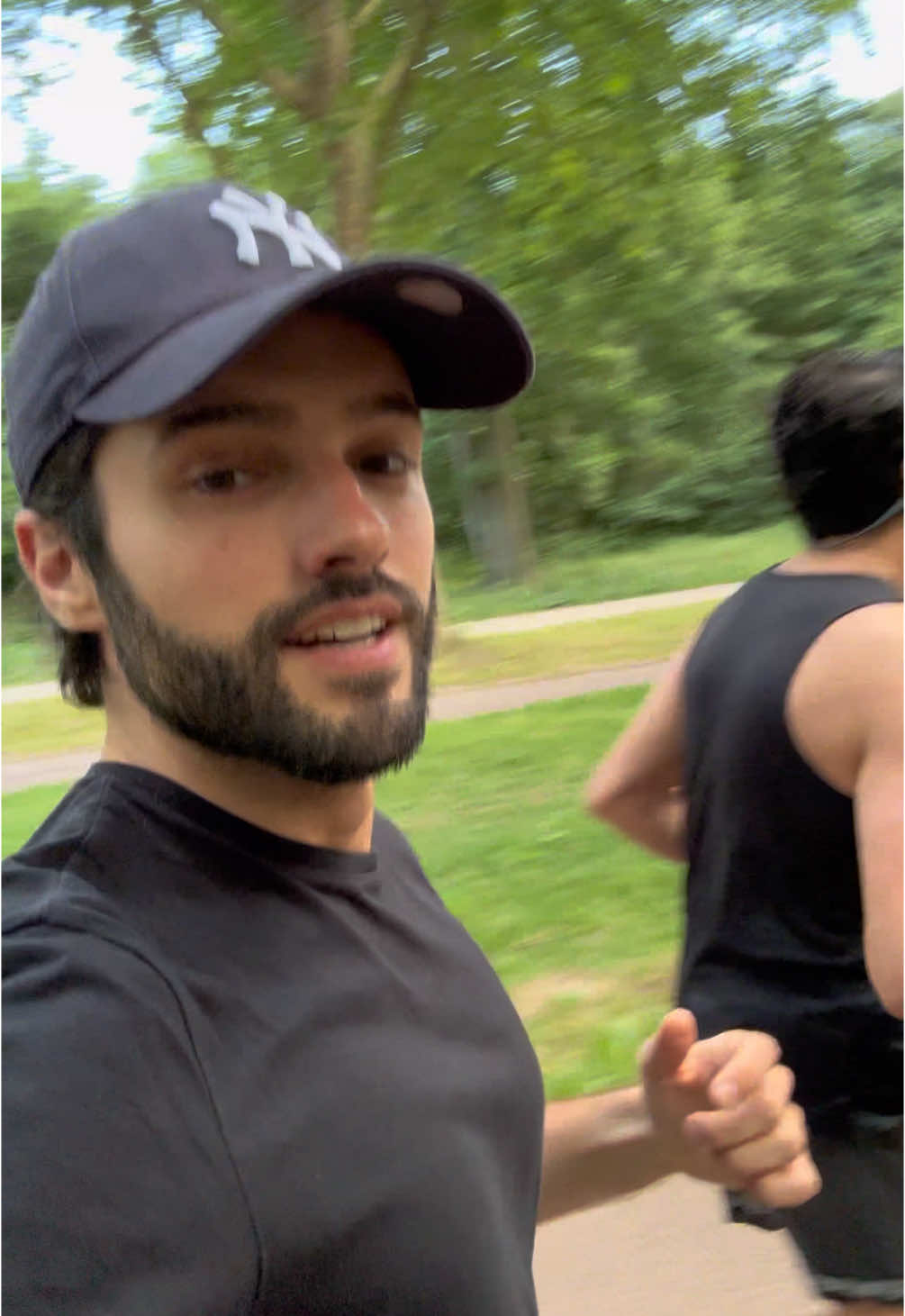 Un run club @Aromazone_officiel dans toute la France ça vous dirait ? 🏃🏻‍♂️🏃🏻‍♀️#runclub #runclubparis #runclubtiktok #aromazone 