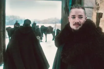 جَاءَتْ مُعَذِّبَتِي فِي غَيْهَبِ الغَسَقِ كَأنَّهَا الكَوْكَبُ الدُرِيُّ فِي الأُفُقِ,#foryou #fyp #explore #thelastkingdom #uhtred #اوتريد #like 