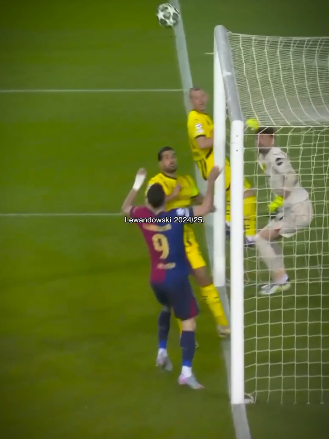 37 Anos e 42 gols... #barcelona #lewandowski 