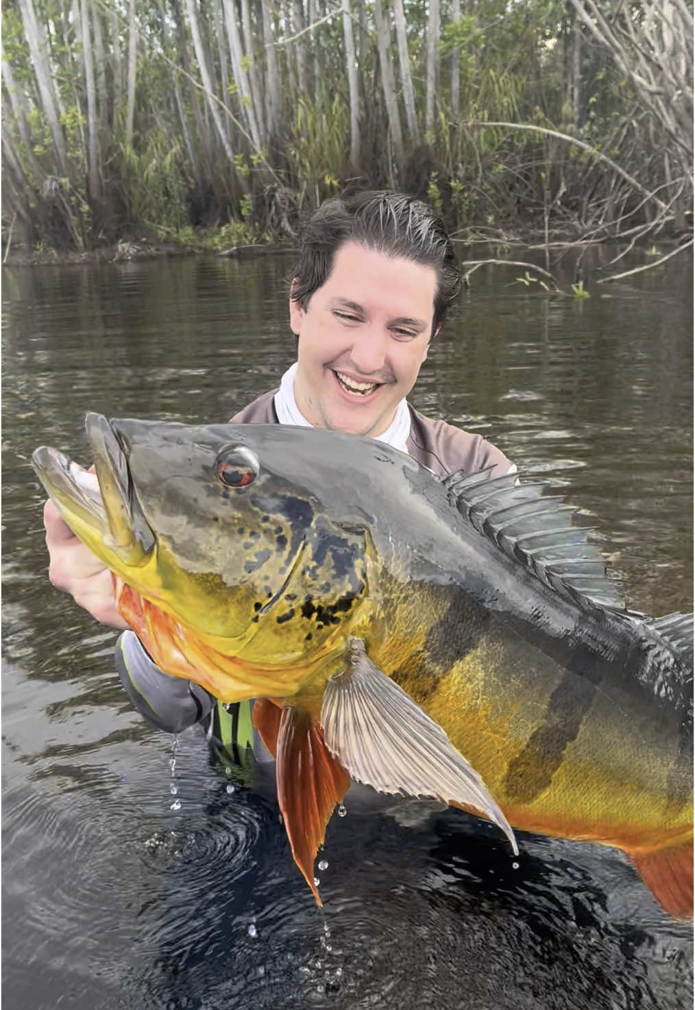 A oitentada mais memorável dessa viagem!! Que tamanho vocês acham que esse peixe tinha? #rioxeruini #oitentaup #tucunaré #tucunaréaçu #pescaesportiva #fishing #pesca #riverplatepesca #pesqueesolte #oitentando #iscaartificial #iscadehelice 