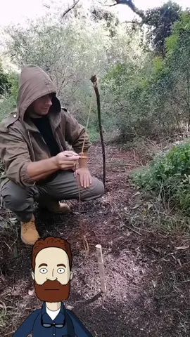Tu crois que t’auras jamais besoin de ça ? Ces 2 pièges peuvent faire la différence entre survivre ou crever. Apprends-les maintenant. Dis-moi en commentaire lequel tu testerais en premier, et abonne-toi pour d’autres astuces de survie. #survie #astucesurvie #pièges #bushcraft #tiktoksurvie #trucsastuces #survivre #techniquesurvie #nature #conseilsurvie #piègesdelaforêt #outdoorlife #modeSurvie 