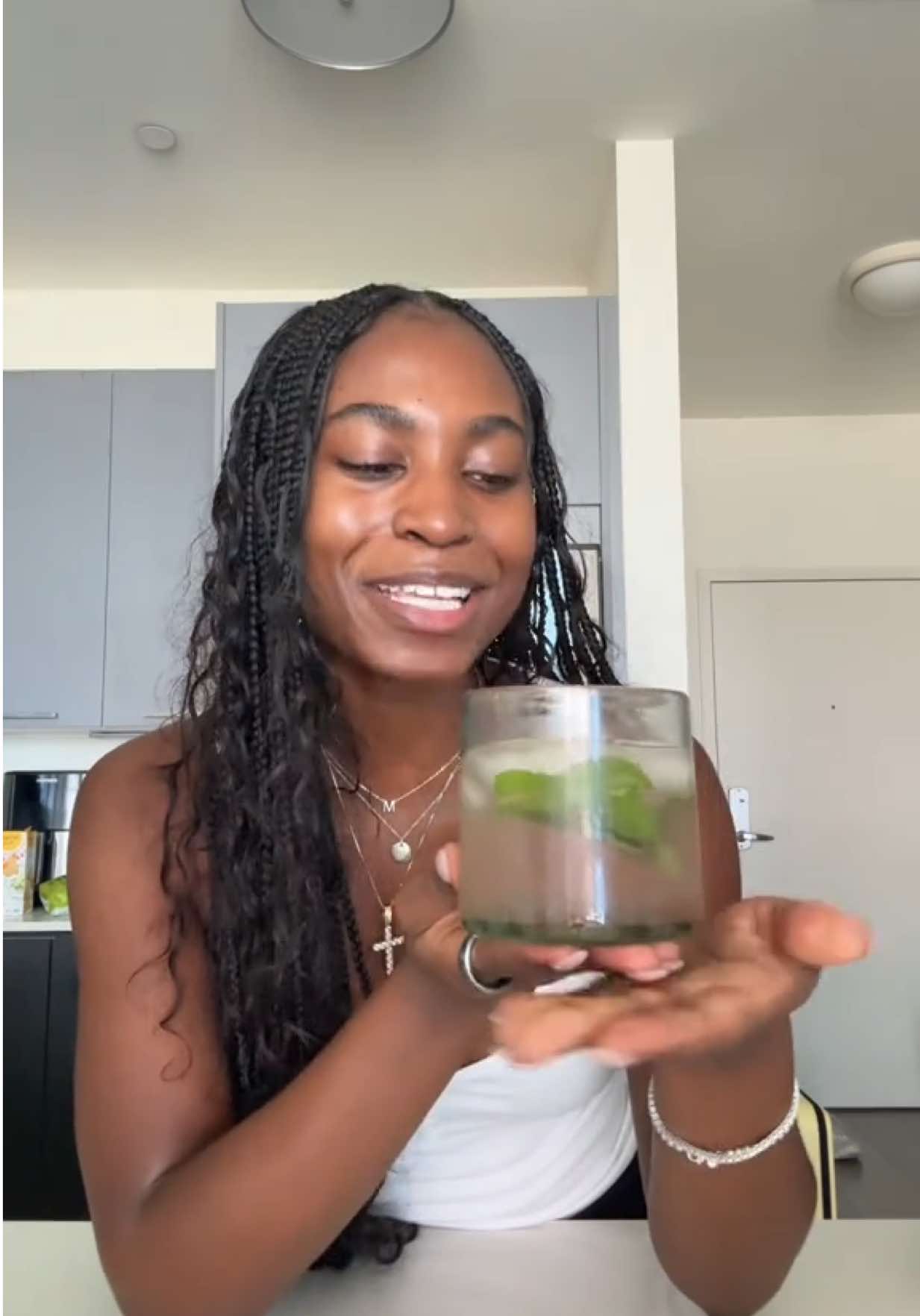 This is such a refreshing cutesy drink omggg, she’s gonna be my new go to drink 🤭 #mocktail #mocktailrecipe #mdw @NOWADAYS 